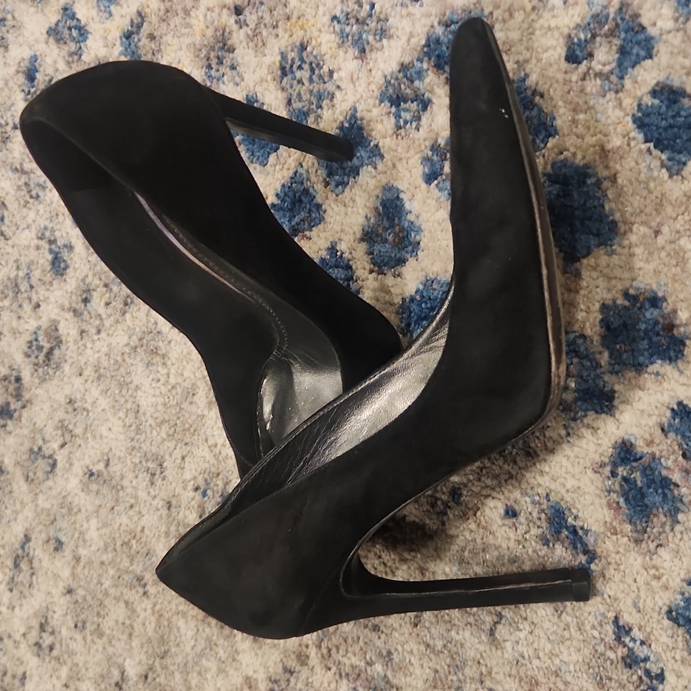 Classy pointed heel